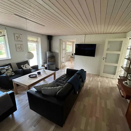 Cozy Close To The Ferienhaus Bøtø By